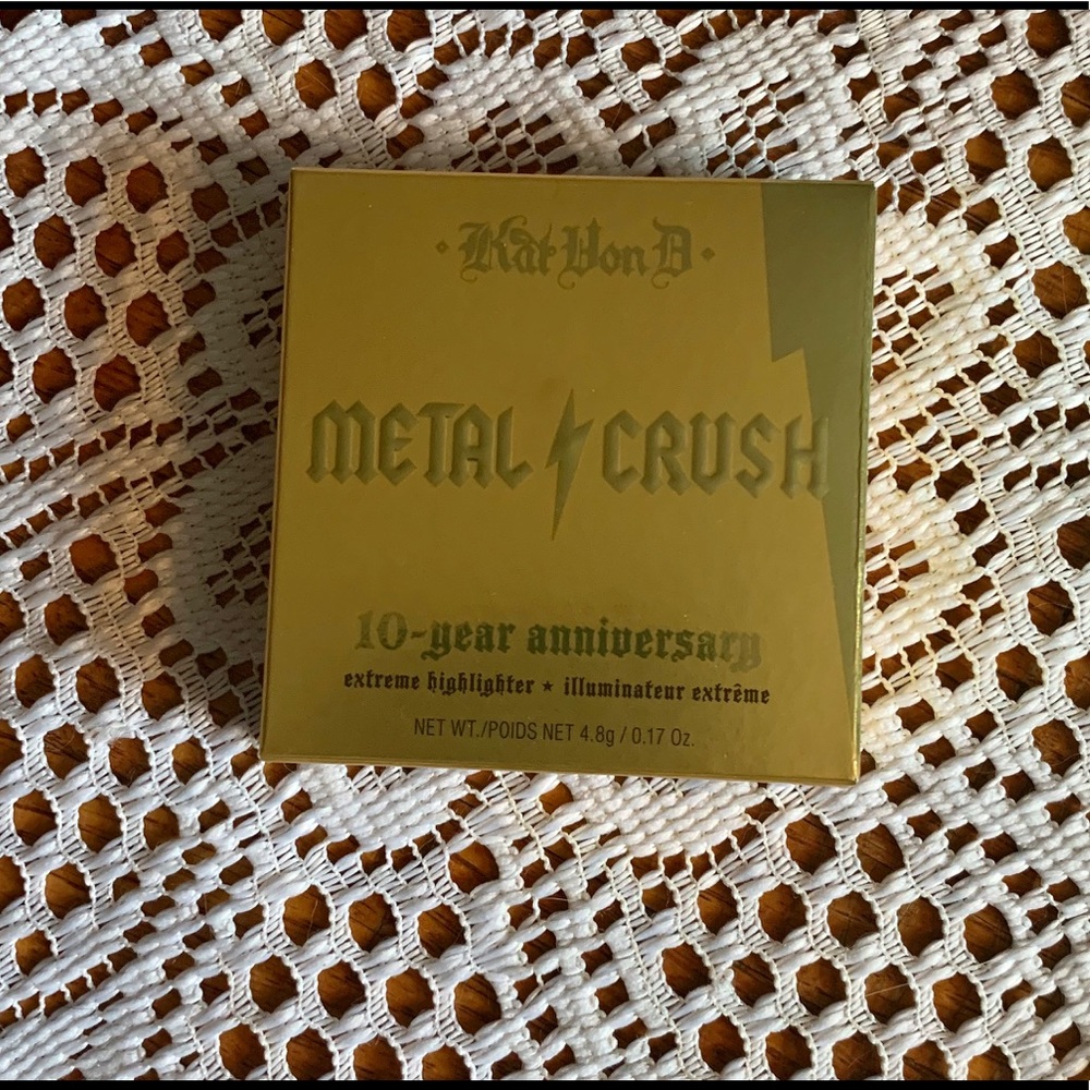 Kat von D 10 yr ann highlighter shade Gold Skool